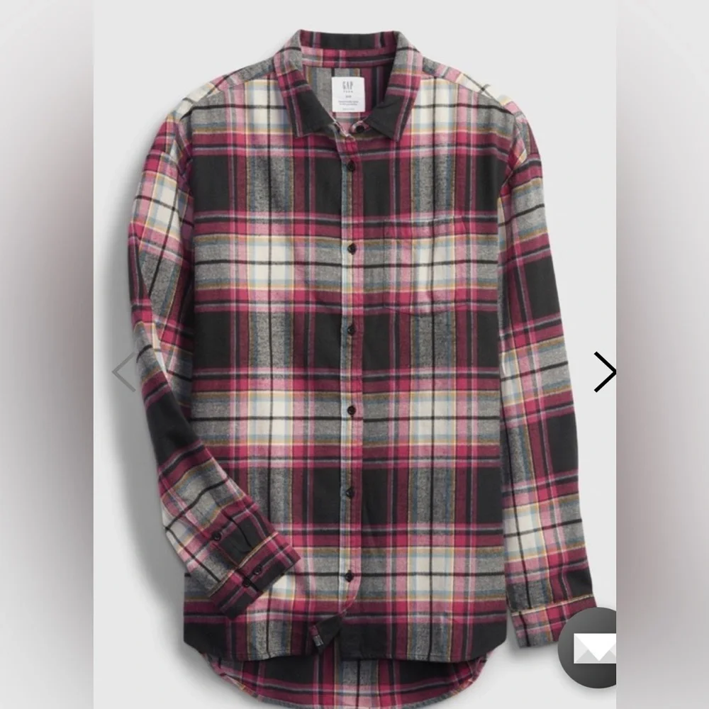 ❤️💕GAP Shirt